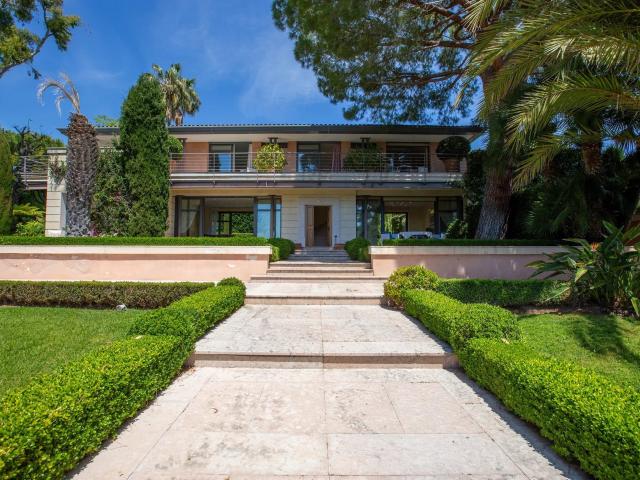 Cap d’Antibes – Élégante propriété avec intimité absolue sur. 418m² Antibes