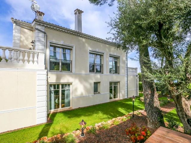 Cap d’Antibes – Élégante villa néo classique à quelques pas. 260m² Antibes