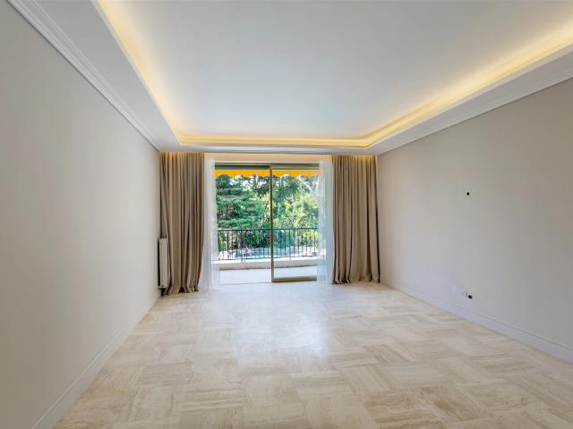 CAP D'AIL: Appartement 3 pièces avec terrasses, à rénover. 92m² Cap d'Ail