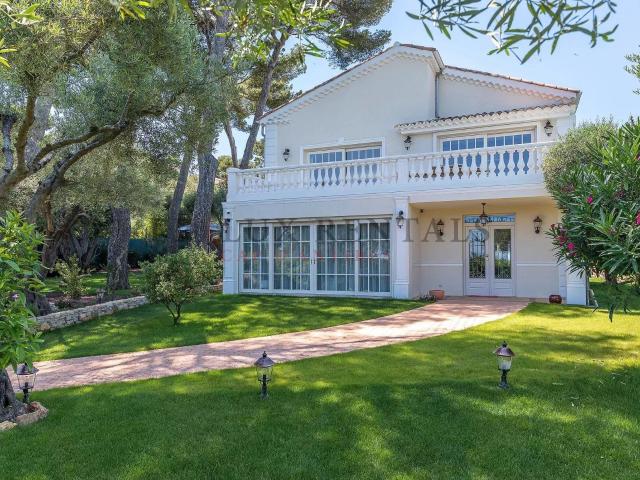 CAP D'ANTIBES Coté Garoupe, villa récente 241m² Antibes