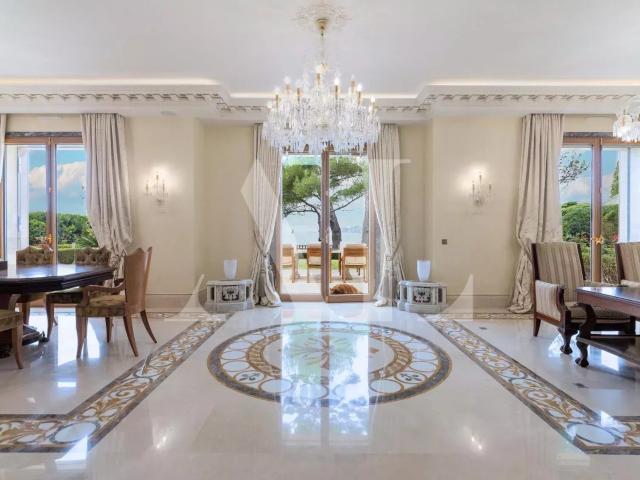 CAP D'ANTIBES OUEST VILLA BELLE ÉPOQUE EN FRONT DE MER