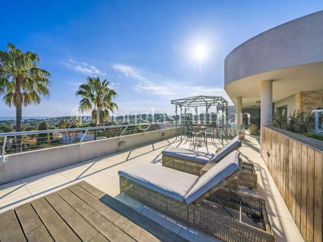 CAP D'ANTIBES Superbe penthouse avec vue mer 103m² Antibes