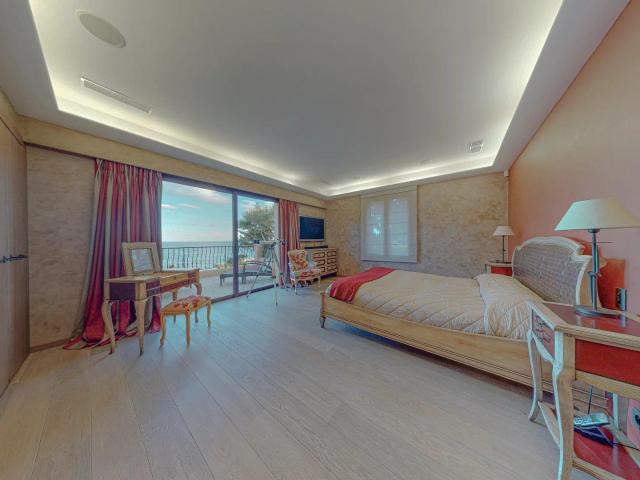 Cap d'Antibes, proche plages de la Garoupe, une belle villa. 320m² Antibes