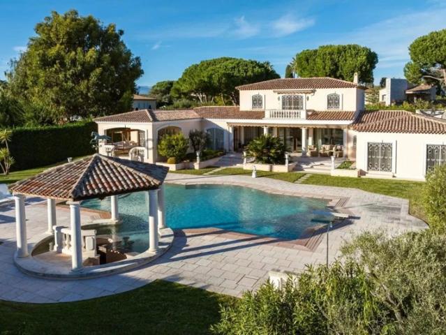 CAP D’ANTIBES, Luxueuse propriété au sein d’un domaine privé sur le versant ouest