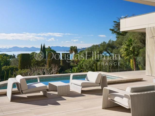 CAP D'ANTIBES Villa contemporaine d’exception avec vue panoramique