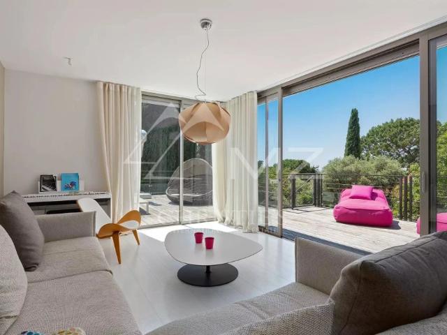 Cap d'Antibes Villa contemporaine entièrement rénovée