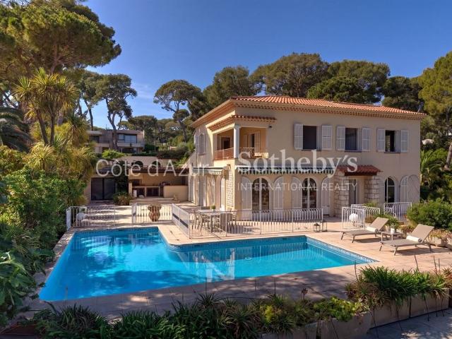 Cap d'Antibes villa avec vue mer piscine et fort potentiel à. 300m² Cap d'Antibes