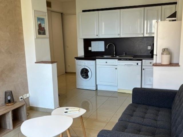CAP DE NICE AGREABLE 2 PIECES MEUBLE DE 37M² A LOUER AU CALME BALCON AVEC VUE MER CLIMATISE