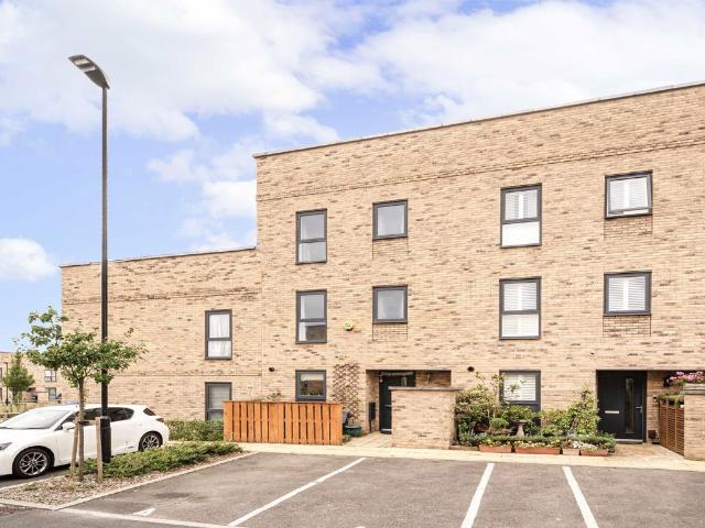 Capa Taro Way, Harrow HA2, 5 bed flat to rent, £3,300 pcm | PrimeLocation