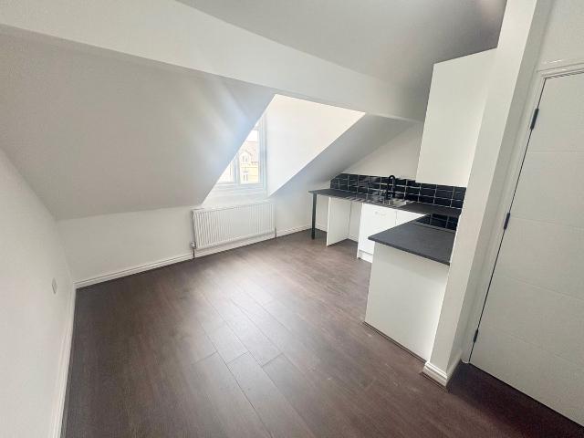 Cape Hill, Smethwick B66, 1 bed flat to rent, £800 pcm | PrimeLocation