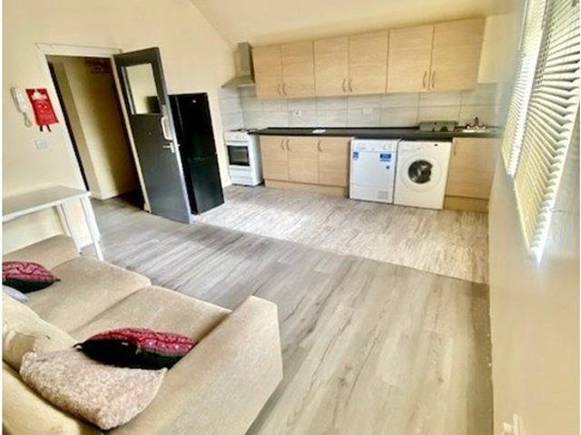 Cape Hill, Smethwick B66, 2 bed flat to rent, £850 pcm | PrimeLocation