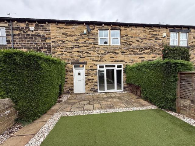 Capel Court, Calverley, LS28 2 bed townhouse to rent £1,200 pcm £277 pw