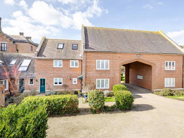 Capel Court, Little Hadham, SG11 4 bed maisonette to rent £2,200 pcm £508 pw