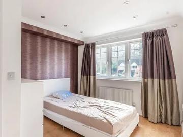 Capel Crescent, London, HA7 4ZE, United Kingdom | 4 bed house for rent #139402334 | Rentberry