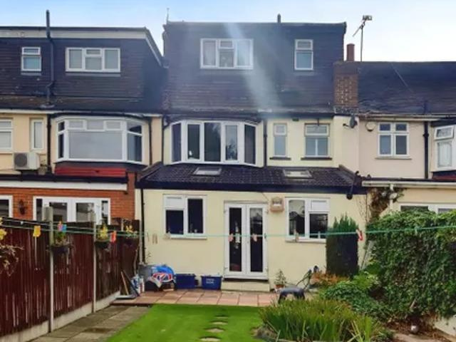 Capel Gardens, London, IG3 9DF, United Kingdom | 6 bed townhouse for rent #135868579 | Rentberry
