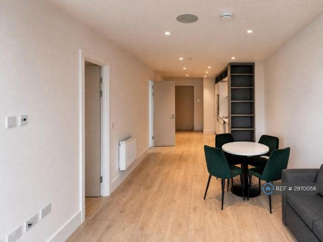 Capella Court, Purley, CR8 2 bed flat to rent £1,900 pcm £438 pw