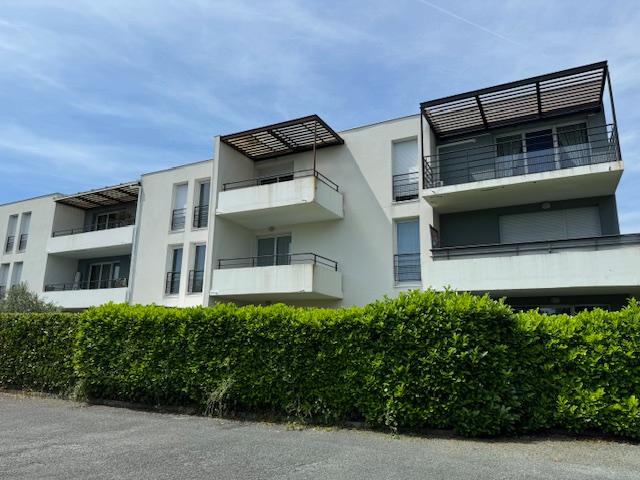 Capeyron. A LOUER Appartement T2 + Grand Balcon + Parking. Résidence récente