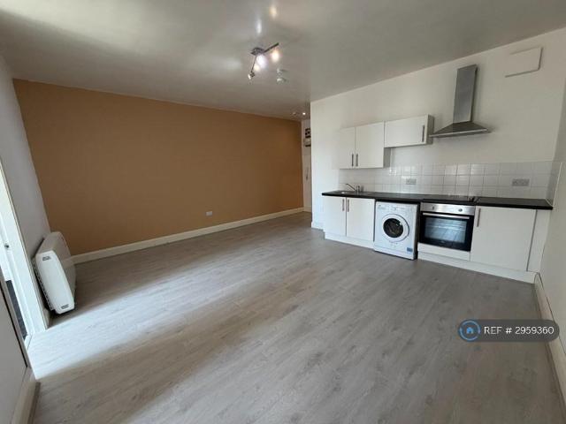 Capitol Buildings, Wallasey, CH45 2 bed flat to rent £750 pcm £173 pw