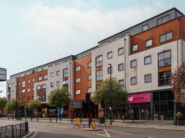 Capitol Square, Epsom 2 bed flat to rent £1,775 pcm £410 pw