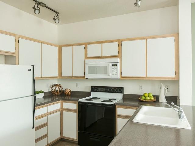 Capitola Commons 2 Bedroom Apartment for Rent at 10706 Sw Capitol Hwy, Portland, OR 97219 West Portland Park