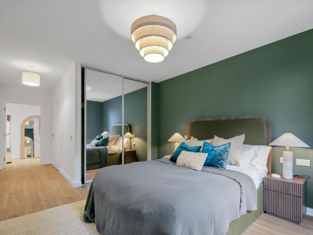 Capital Interchange Way, Brentford TW8 2 bed flat to rent, £2,750 pcm | PrimeLocation