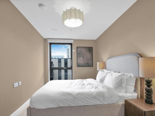 Capital Interchange Way, Brentford TW8, 2 bed flat to rent, £2,700 pcm | PrimeLocation