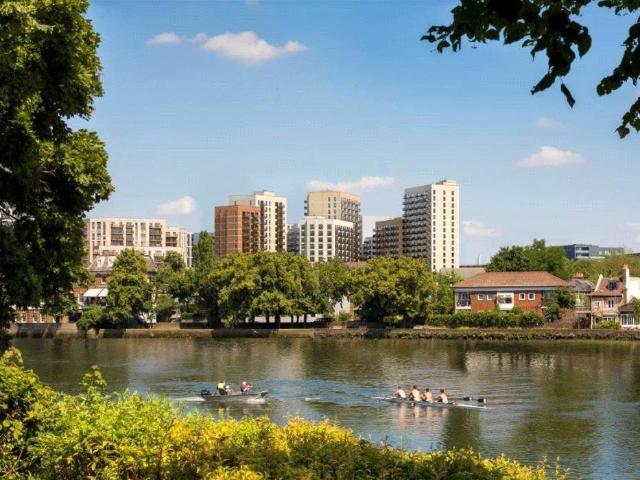 Capital Interchange Way, Kew Bridge, Brentford TW8, 1 bed flat to rent, £2,000 pcm | PrimeLocation