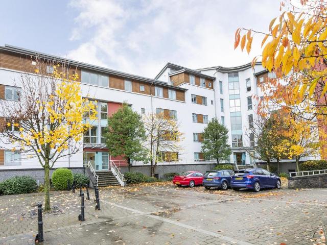 Capricorn Place, Hotwells 2 bed apartment to rent £2,975 pcm £687 pw