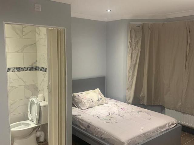 Capstone Road, Bournemouth BH8 1 bed in a house share to rent £800 pcm £185 pw