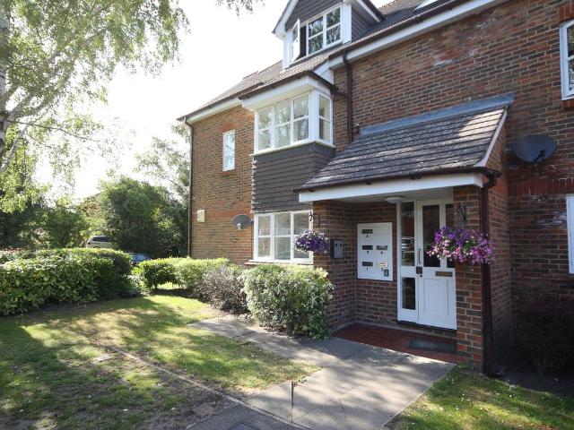 Capstans Wharf, Woking GU21, 2 bed flat to rent, £1,350 pcm | PrimeLocation