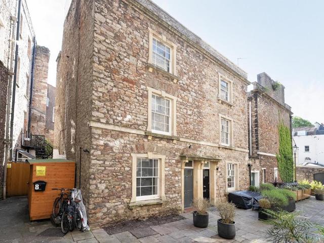 Carters Buildings, Portland Street, BS8 3 bed terraced house to rent £2,200 pcm £508 pw