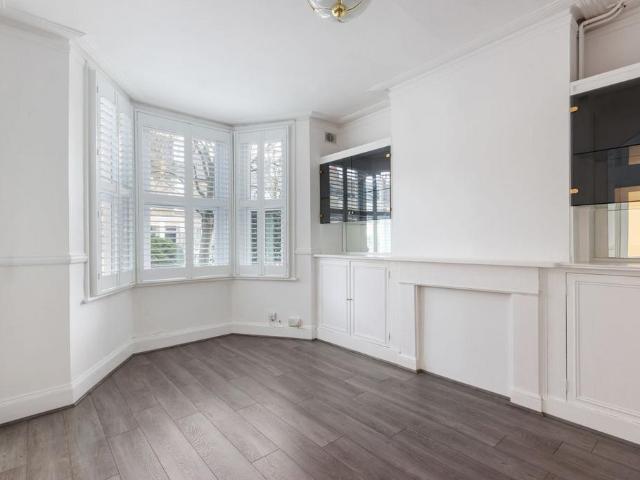 Carthew Road, Hammersmith W6 2 bed terraced house to rent £3,350 pcm £773 pw
