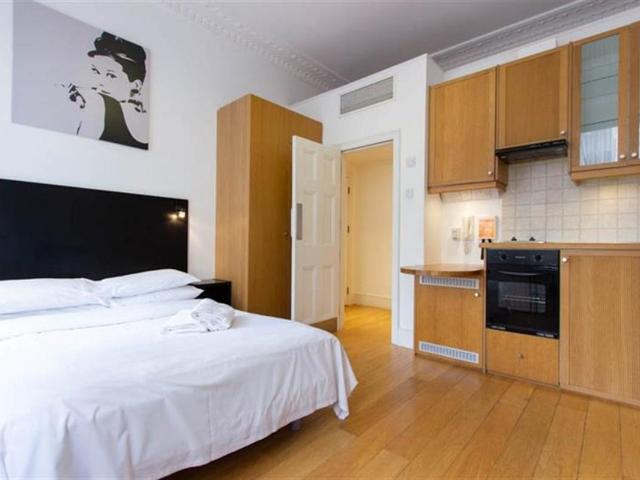Cartwright Gardens, Bloomsbury WC1H, Studio to rent, £2,470 pcm | PrimeLocation