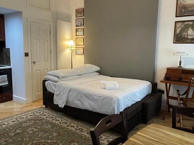 Cartwright Gardens, London WC1H Studio to rent £2,860 pcm £660 pw