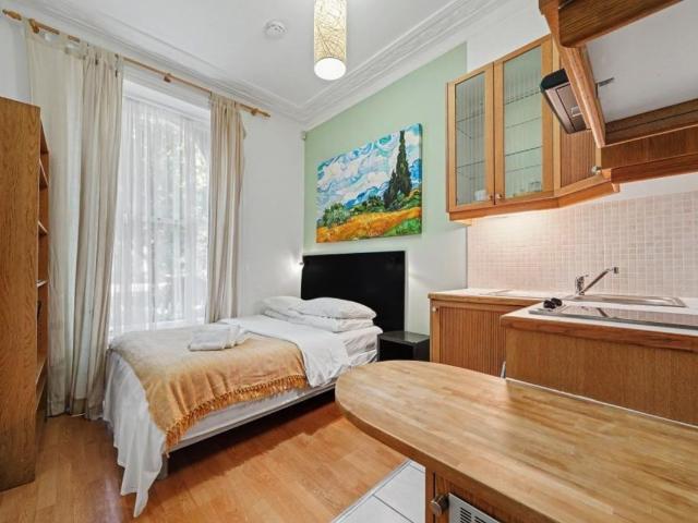 Cartwright Gardens, London WC1H, Studio to rent, £2,210 pcm | PrimeLocation