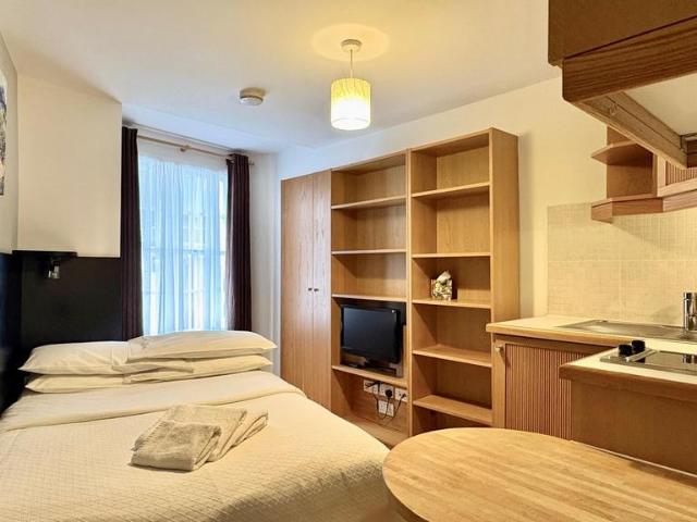 Cartwright Gardens Studio to rent £2,145 pcm £495 pw