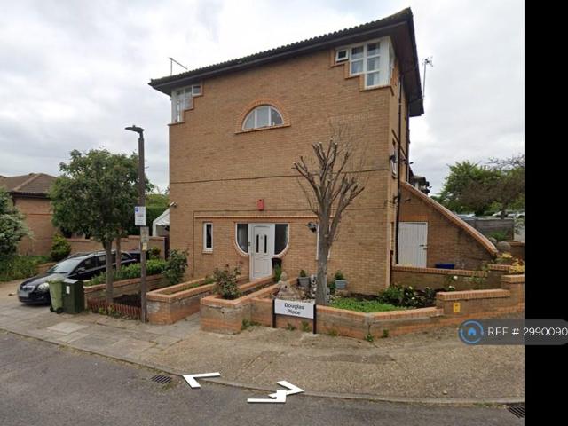 Cartwright Place, Oldbrook, Milton. 2 bed flat to rent £1,595 pcm £368 pw