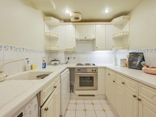 Cartwright Street, Wapping, London, E1 1 bed flat to rent £1,950 pcm £450 pw