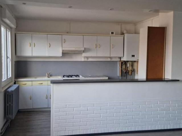 CARVIN, centre ville, T3 à 610 euros