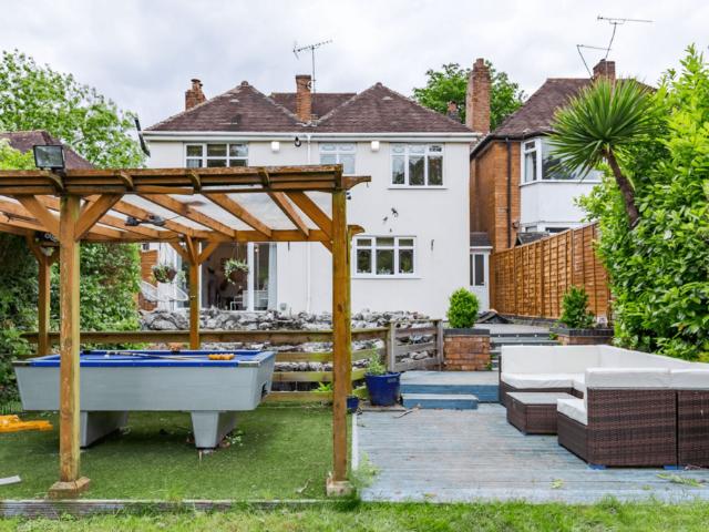 Carvill & Johnson, Bristol Road South, Turves Green, B31 2PE, United Kingdom | 4 bed duplex for rent #136497398 | Rentberry