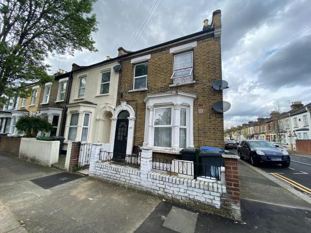 Cary Road Ground floor flat London E11 3LQ Century 21 United Kingdom