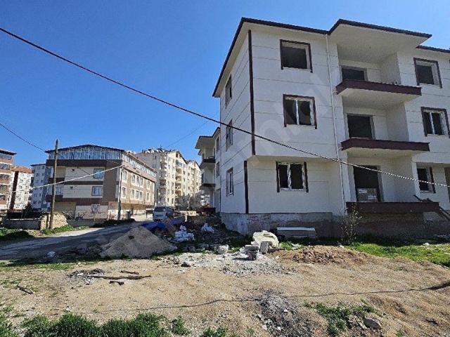 CARŞI MERKEZDE KUYUBAŞI MEVKİNDE SATILIK 3 ADET SIFIR 3+1 SATILIK DAİRE