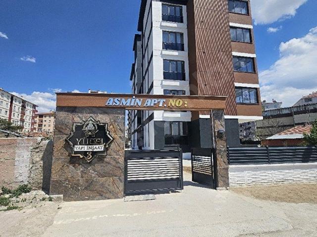 CARŞI MERKEZE YÜRÜME MESAFESİNDE SATILIK ULTRA LÜKS 2+1 KAPALI OTOPARKLI YERDEN ISITMALI SATILIK DAİ