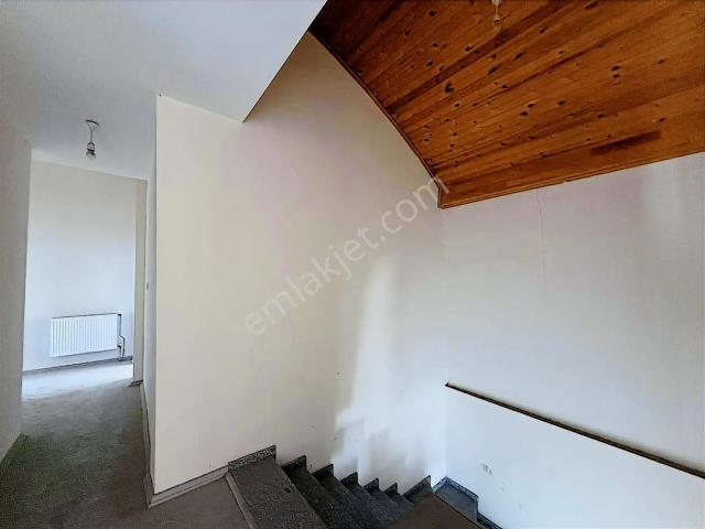 Carşı Merkezde Satılık Dublex 5+1 Daire