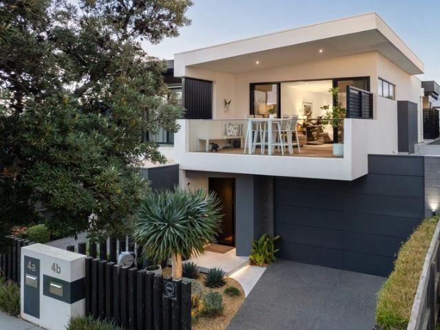 'Cara Mia' Coastal Luxury, Steps to the Beach & Village
