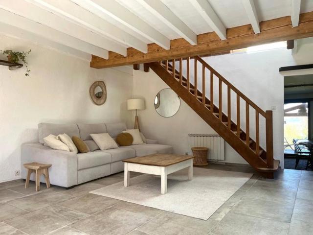 CARAMAN. Ferme T5 de 210 m² hab. avec piscine