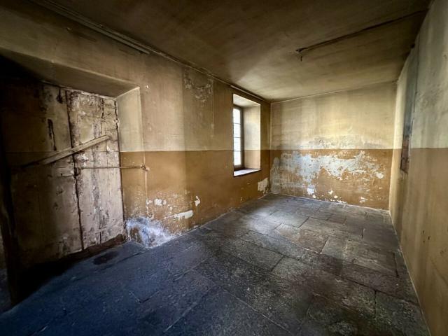 CARATTERISTICA CASA DI NUCLEO DA RINNOVARE A BIASCA CENTRO