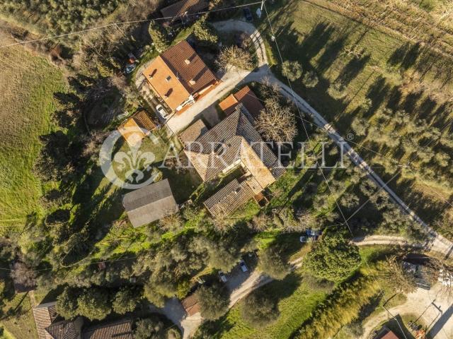Caratteristico casale all'interno del piccolo borgo di Palaz. 562m² Torrita di Siena