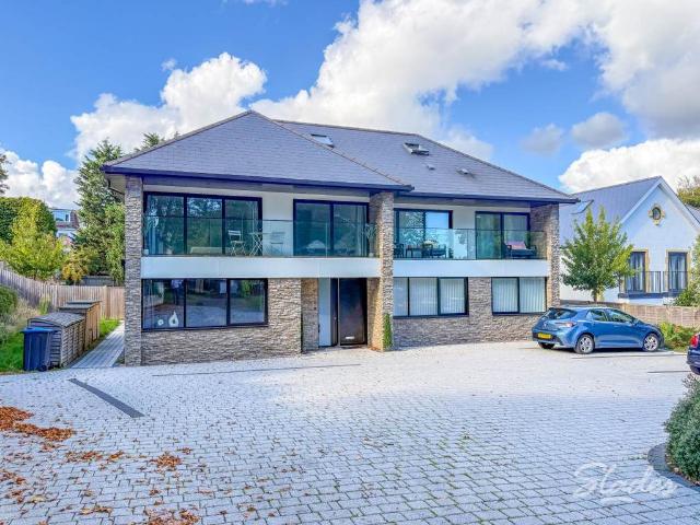 Carbery Avenue, Southbourne. 3 bed house to rent £2,495 pcm £576 pw