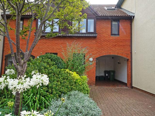 Carbis Close, Port Solent PO6, 3 bed town house to rent, £1,950 pcm | PrimeLocation